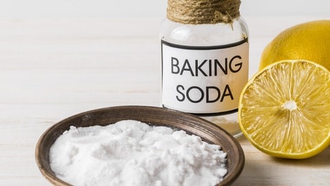 Baking Soda und Zitrone