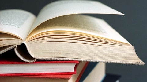 Aufgeschlagenes Buch