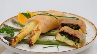 Reispapier gefüllt mit Hirtenkäse und gebacken. Rezept für knuspriges Reispapier mit Firtenkäse oder Feta – glutenfrei.