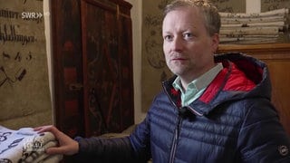 Bernd Koch sammelt alte Leinensäcke
