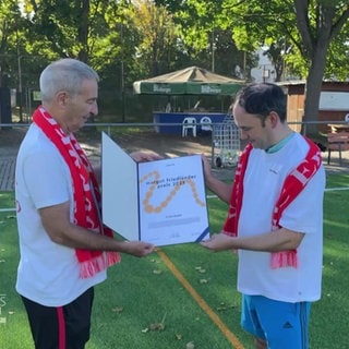 FC Ente Bagdad erhält Margot Friedländer Preis