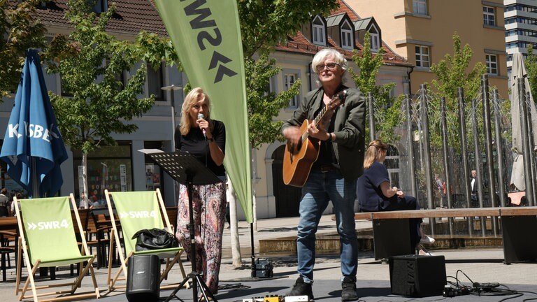 Die kleinste SWR4-Band der Welt spielt Songs aus den 70ern.