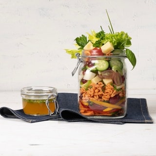 Salat mit Spätzle und klassischer Vinaigrette