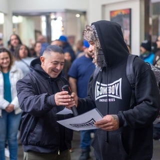 Morgendliches Begrüßungsritual bei den Homeboy Industries