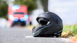 Auf der A81 gab es bei Möckmühl einen schweren Unfall. Dabei starb ein 53-jähriger Motorradfahrer.