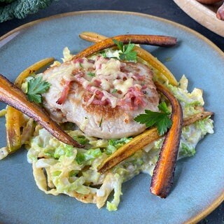 Gefüllte Schnitzel mit Wirsing, Knöpfle und Karotten