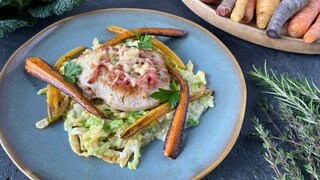 Gefüllte Schnitzel mit Wirsing, Knöpfle und Karotten