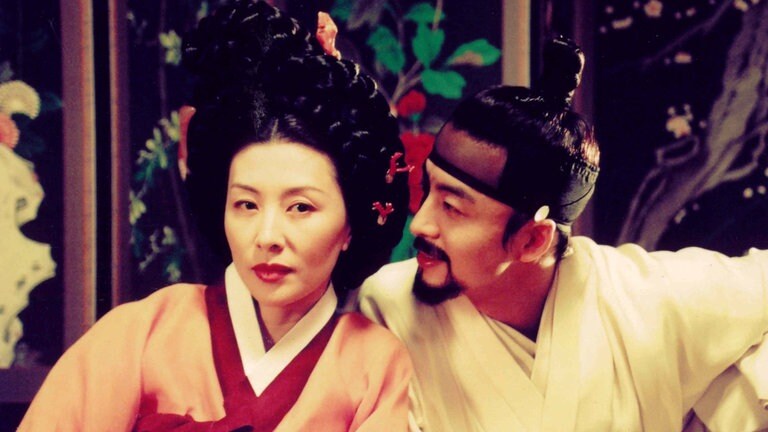 Mi-Suk Lee and Yong-Jun Bae in "Untold Scandal" (2003)