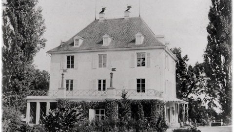 Auch das Schloss Arenenberg selbst ist in der Fotosammlung verewigt.