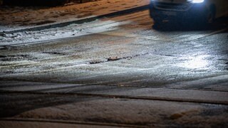 Das Winterwetter sorgt für Behinderungen auf den Straßen der Rgeion Trier. Im Kreis Birkenfeld bleiben die Busse vorerst im Depot. Auch in anderen Teilen der Region kann es Verspätungen kommen.