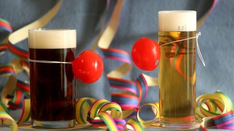 Alkohol auf einem Bild einer Fastnachts-Feier