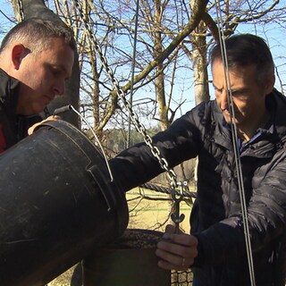 Der Chef vom Affenberg Roland Hilgartner arbeitet im Tierpark.