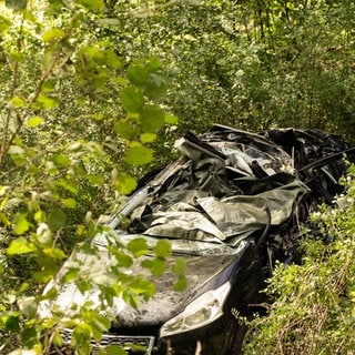 Bei einem Verkehrsunfall in der Nähe von Heimbach im Kreis Birkenfeld sind zwei Menschen ums Leben gekommen.