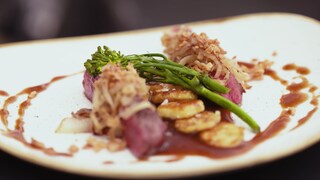 Zwiebelrostbraten mit Bratkartoffeln und wildem Brokkoli vom Grill