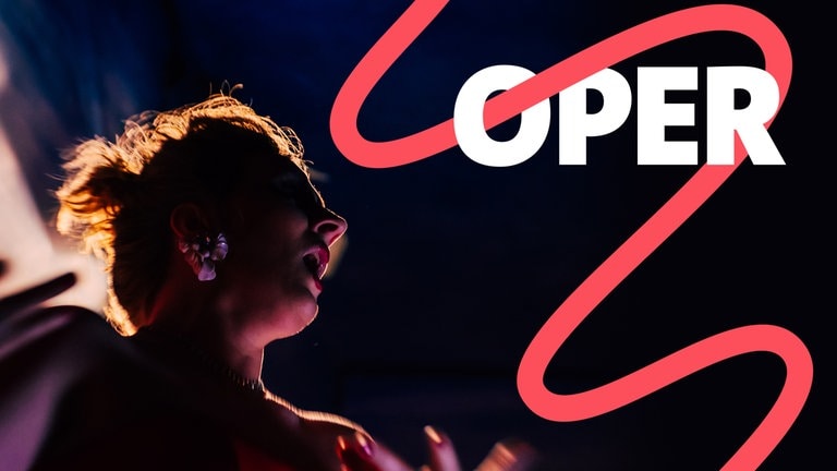 Eine Sängerin, darüber der Schriftzug "ARD Oper"