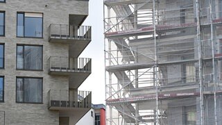 Häuser für Wohnungen werden gebaut.