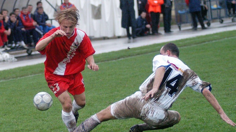 Junger Luka Modric im Dribbling 2003