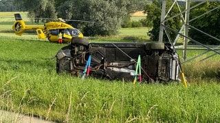 Bei einem Unfall bei Illerkirchberg starben im Juni 2025 zwei Menschen. Gegen den damals 22-Jährigen Autofahrer ist jetzt Anklage erhoben worden. (Archivbild Feuerwehr Illerkirchberg)