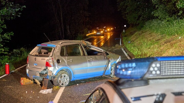 Bei dem Unfall auf der L293 im Westerwald bei Unnau kam eine 52-jährige Frau ums Leben. 