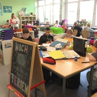 Schüler in einem Klassenraum