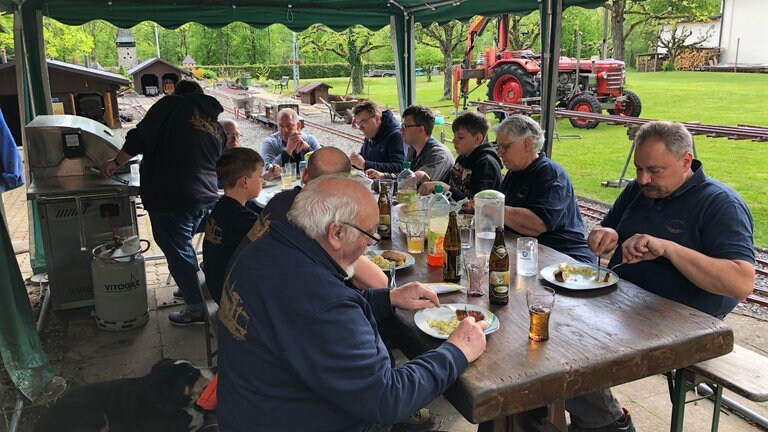 Wohlverdienter Feierabend nach einem arbeitsreichen Samstag
