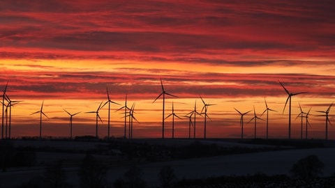 Windräder im Sonnenuntergang, Windpark Bachra