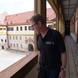 Der Hausmeister vom Tübinger Schloss auf seinem letzten Rundgang