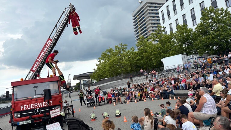 Die Künstlerinnen und Künstler auf dem Straßentheaterfestival in Ludwigshafen - Erste Eindrücke von 2025