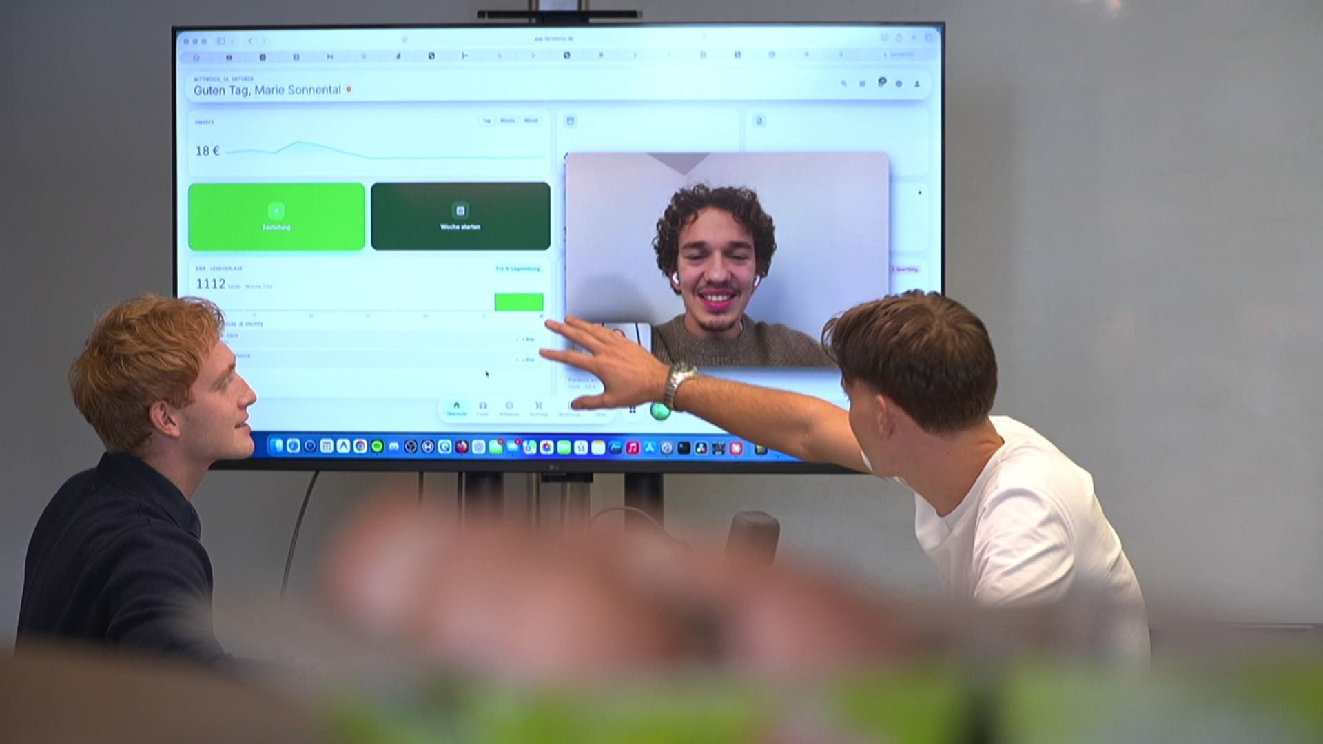 Junges Start-up aus Nürtingen: So soll die App "FarmerOS" Landwirten helfen
