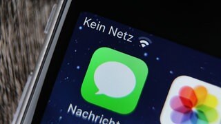 Handy zeigt an: Kein Netz. So geht es zum Beispiel Besuchern im Kurpfalz-Park Wachenheim.