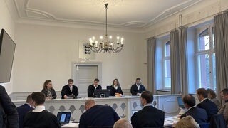 Am Verwaltungsgericht Karlsruhe ging es am Dienstag um die für ungültig erklärte Bürgermeisterwahl in Alpirsbach im Kreis Freudenstadt. Die Frage: Hat der gewählte Sven Christmann seine Wähler getäuscht?