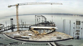 Noch ist nicht viel zu erkennen vom Bühnenbild zur Verdi-Oper "La traviata" auf der Seebühne im Bodensee. Die Bregenzer Festspiele schweigen stets lange dazu, wie es aussehen wird.