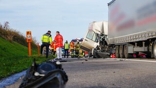 Nach einem Unfall auf der A6 nahe Bad Rappenau kam es dann zu einem Folgeunfall - ein Mensch starb.