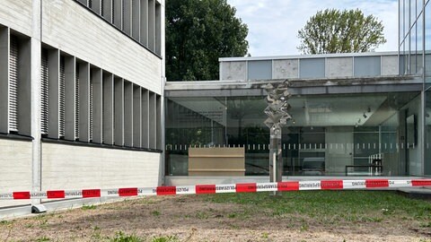 In der Nacht von Samstag auf Sonntag sind mehrere Männer in das Schmuckmuseum in Pforzheim eingebrochen.