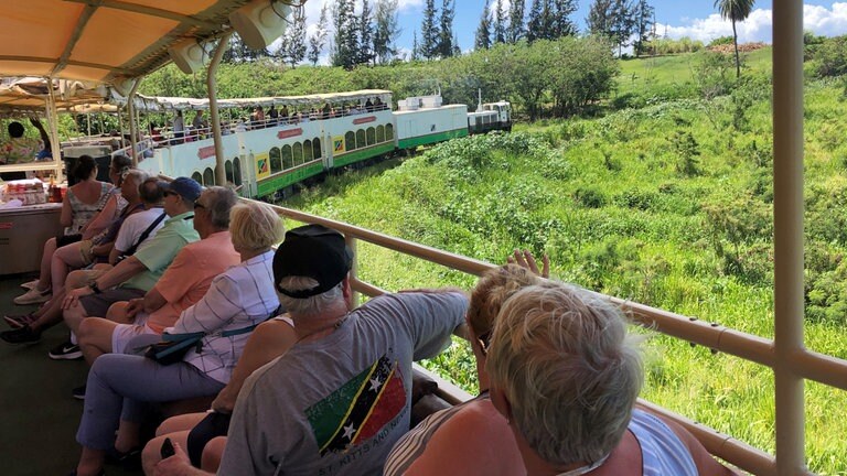 Fast durchgängig bleibt die St. Kitts Scenic Railway in Betrieb. 