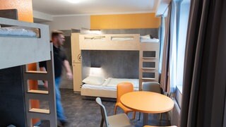 Mehrbettzimmer in einer Jugendherberge