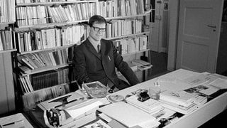 Hermann Burger war ein Schweizer Schriftsteller, Journalist und Germanist und nahm sich im Alter von 46 Jahren tragisch  das Leben.