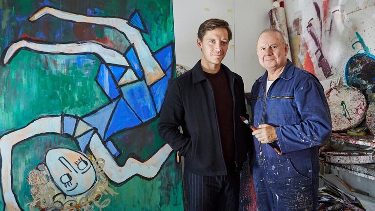 Jonas Nay und Joachim Król spielen Denis und Alfred im Fernsehfilm „Die Frau in Blau“ von Rainer Kaufmann.