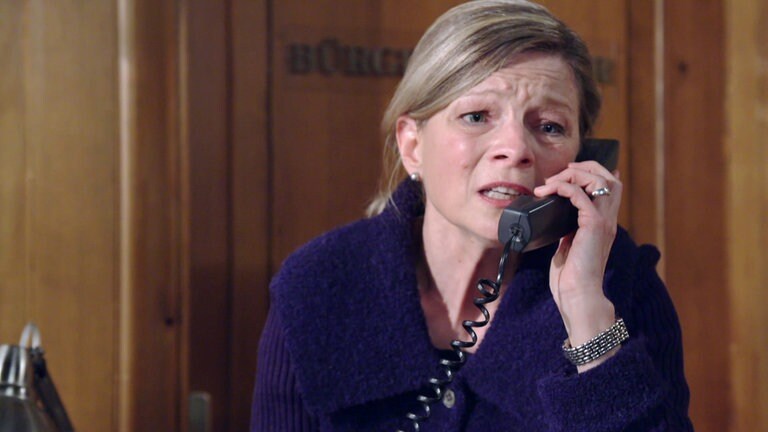 Frau Heilert telefoniert