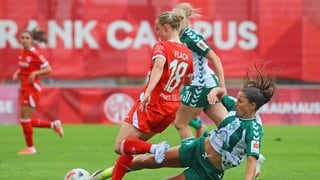  Zweikampf Paula Flach (FSV) gegen Luna Vanzeir (SVW)