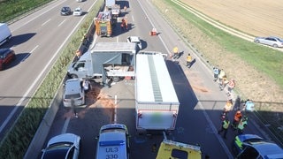 Ein Unfall an einem Stauende sorgt auf der A8 zwischen Ulm-West und Merklingen zwischenzeitlich für 12 Kilometer Stau. 