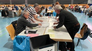 Auszählung der Stimmzettel in der Arena Trier.