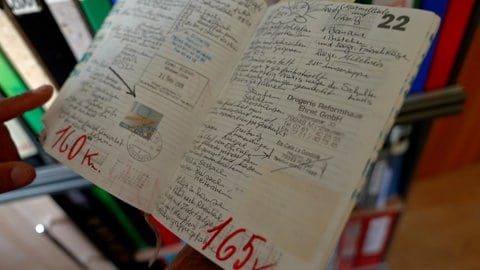 Ein vollgeschriebenes Tagebuch. Armando Basile hält alle Details zu seinen Radtouren fest.