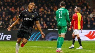 Mit seinen zwei Treffern in der ersten Halbzeit hat Jamie Leveling den Sieg des VfB Stuttgart bei den Go Ahead Eagles aus Deventer in der Europa League eingeleitet.