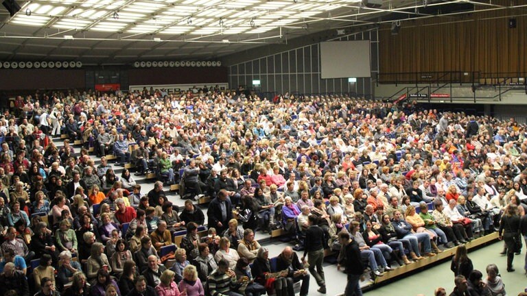 Die Friedrich-Ebert-Halle in Ludwigshafen hat Platz für etwa 4.300 Besucher.