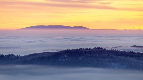 Die Kalmit ist amtlich einen Meter höher als bisher | Blick auf den Donnersberg