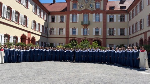 Die "Relingkonzerte" der Jugendkantorei aus Braunschweig am Bodensee: Auf der Insel Mainau im Schlosshof gab es ein Extra-Konzert.