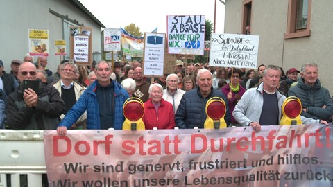 Demo in Dreis-Brück für den schnellen Lückenschluss der A1.
