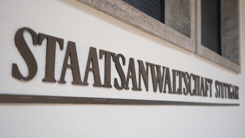 Schriftzug an der Staatsanwaltschaft Stuttgart: Die Ermittler haben Anklage gegen einen 33-Jährigen erhoben, der eine 25-Jährige aus Eifersucht erstochen haben soll. 