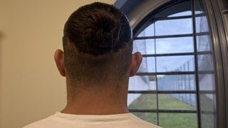 Der 32-Jährige Intensivstraftäter in der JVA Rohrbach. Er sitzt in der JVA Rohrbach seine bisher längste Haftstrafe von 4 Jahren und 5 Monaten wegen schwerer Körperverletzung ab. 
